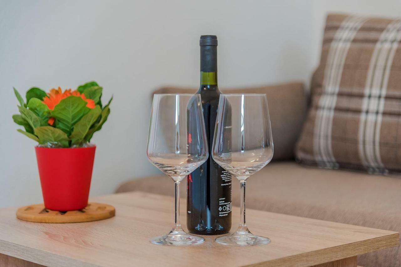 Apartmani Luka Baška Voda エクステリア 写真