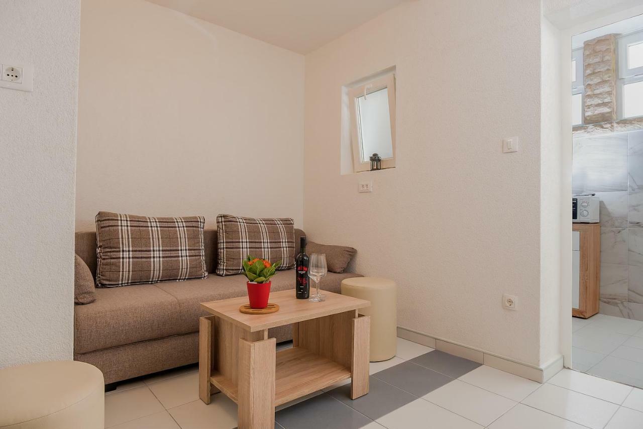 Apartmani Luka Baška Voda エクステリア 写真
