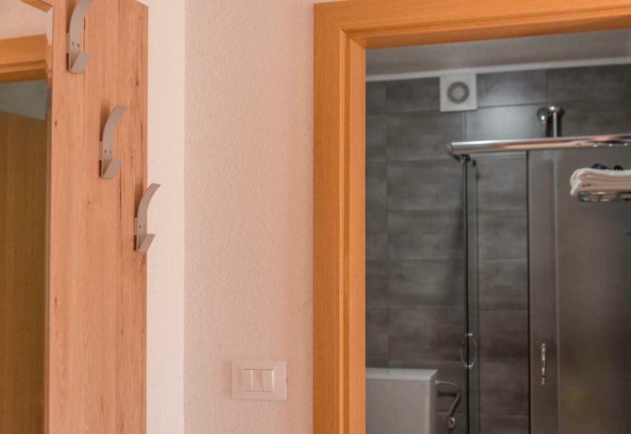 Apartmani Luka Baška Voda エクステリア 写真